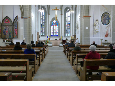 Festgottesdienst für die Kommunionjubilare an Ostermontag (Foto: Karl-Franz Thiede)